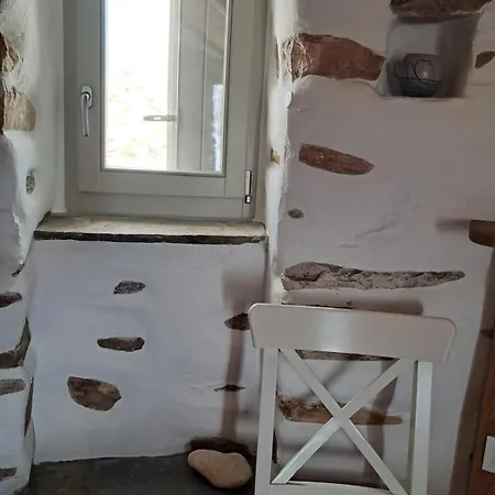 Paros Traditional Windmill In Lefkes Tatil Evi *