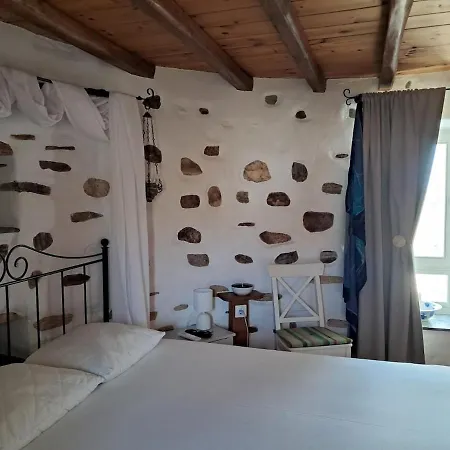 Paros Traditional Windmill In Lefkes Tatil Evi